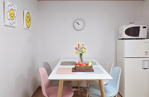 Sindang-dong Casa | It's a kozy stay where you feel K-culture including traditional Korean markets.