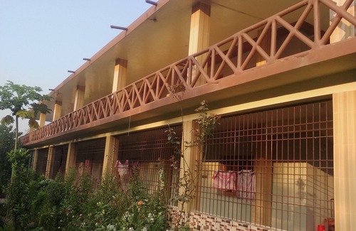 Ghoraghat Chalet De Esquí | Es un chalet de lujo hecho de barro, una única casa de familia en Bangladesh en un entorno de almeja verde