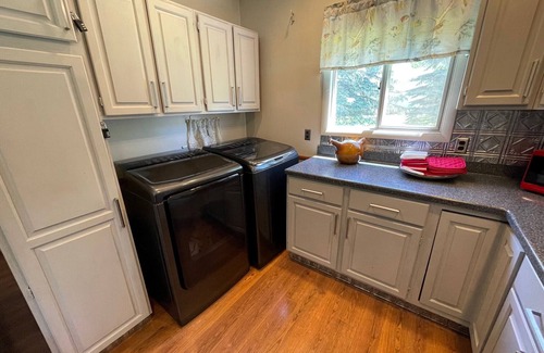 Penn Yan Casa | It's A Wonderful Life -Main St Penn Yan-Hot Tub-Seneca/Keuka, Restored Victorian Home-Nightlife