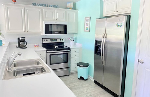 Pawleys Island Cabina | It's all about the view! 2 Bedroom, 2 bath True Blue