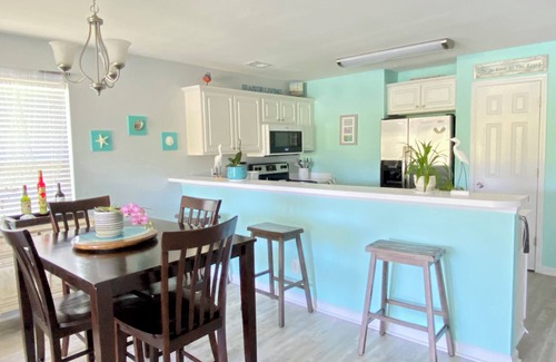 Pawleys Island Cabina | It's all about the view! 2 Bedroom, 2 bath True Blue