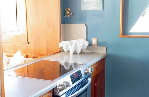 Bald Head Island Alquiler De Eote | It's always smooth sailing on the Sea-Suite!