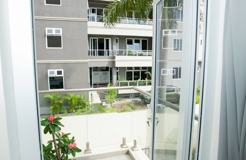 Jack's Hill Apartamento | It's an Experience (IAE)Homes :Luxury Apt close to all the hot spots in Kingston