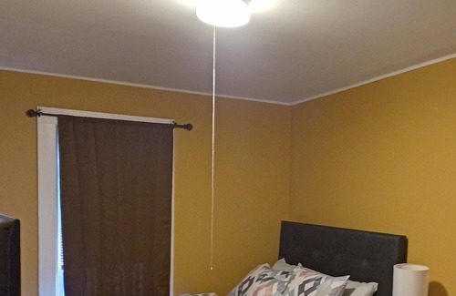 Quincy Casa | It's comfort Away frm home. 4mins walk to Quincy Adam Tstation, 0 mins to b/stop