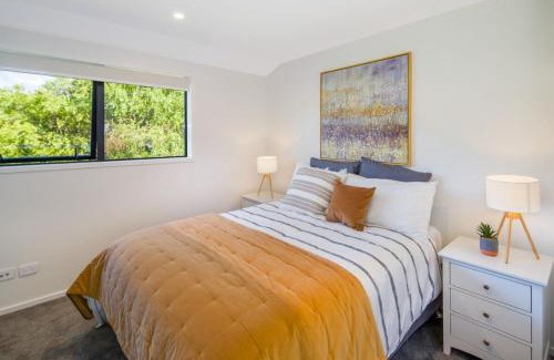 Lower Hutt Casa | It's Gettin' HUT in Here