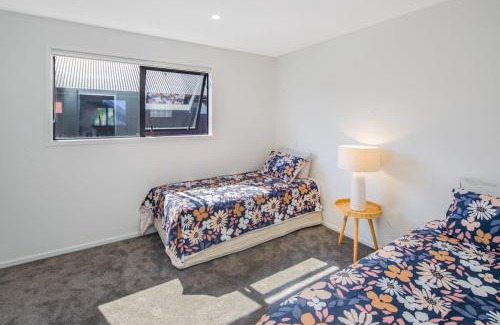 Lower Hutt Casa | It's Gettin' HUT in Here