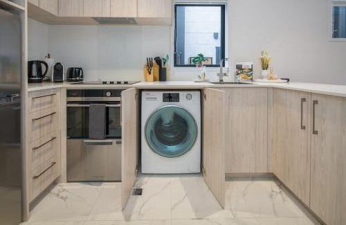 Lower Hutt Casa | It's Gettin' HUT in Here