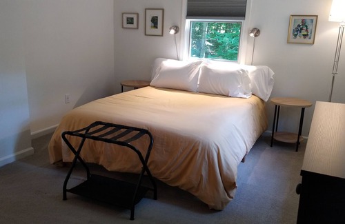 Weston Casa | It's Snowing! Plan Your Winter Vacation Now 8 minutes to Ludlow/Okemo