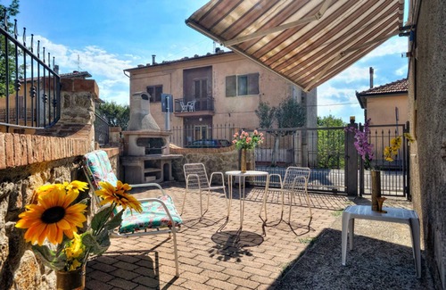 Castell'Azzara Casa | Masia rural de finales del 800 con terraza exterior.