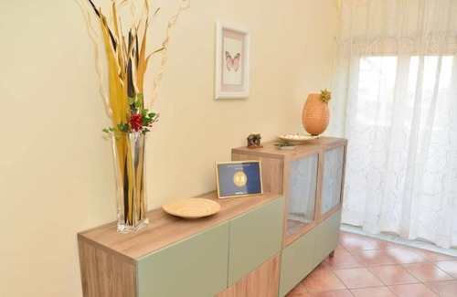Villaggio del Pino-Le Ginestre Casa | Villa Cinzia - Appartamento con Terrazza