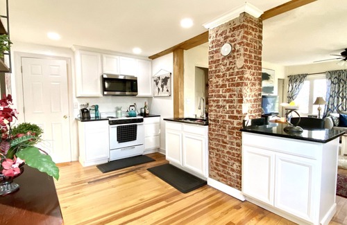 Englewood Casa | Italian Cottage; A part of the Uptown Collective