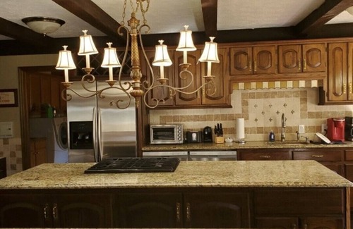 Cadiz Casa | Italian Style Lodge Lake House on Lake Barkley - over 5100 sq. ft.