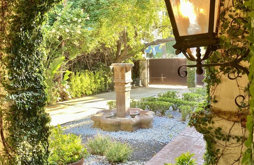 Greater Wilshire - Hancock Park Casa | Italian Villa in Hancock Park w Guest House, Pool and garden