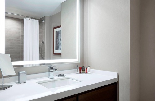Ithaca Hotel | Ithaca Marriott Downtown on the Commons
