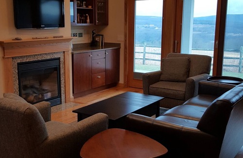 Ithaca Casa | ITHACA, NY - Retiro contemporáneo en 36 acres con vistas impresionantes