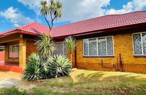 Kempton Park Casa | Ithonsi Guesthouse