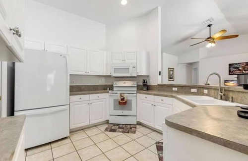 Lehigh Acres Casa | Its a beautiful house for your vacation with heated pool and screen enclosure.