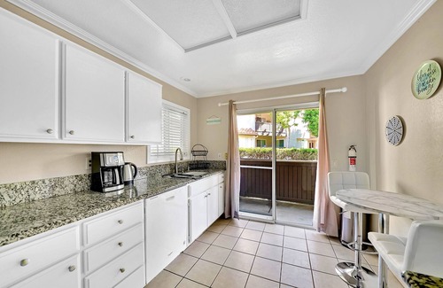 Monarch Beach Condominio | It’s never too late to ‘Seas The Day’! Walk to Beach! Pool & Patio! STR23-0019