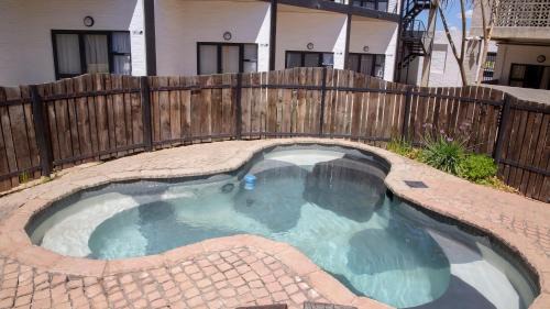 Downtown Johannesburg Apartamento | ITS STILL COZY, And YOUR GONNA LIKE IT! MABONENG