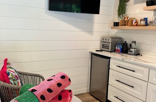 Norton Shores Apartamento | It’s time to start planning your summer vacation! Book your stay now!