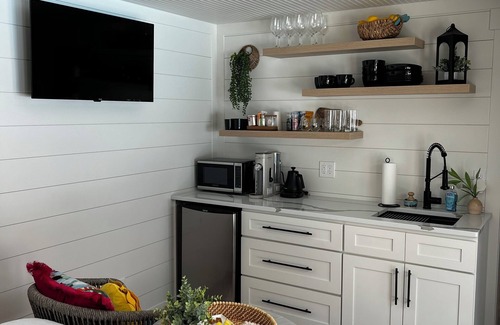 Norton Shores Apartamento | It’s time to start planning your summer vacation! Book your stay now!