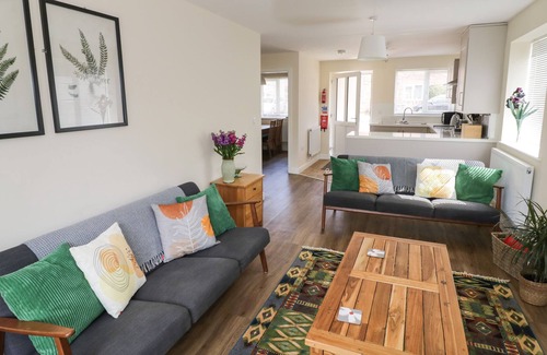 Ashby-de-la-Zouch Casa | IVANHOE LODGE, pet friendly, with a garden in Ashby-De-La-Zouch