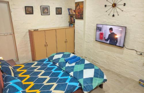 Juhu Casa | Ivory Room - Compact studio