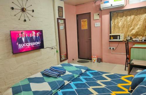 Juhu Casa | Ivory Room - Compact studio