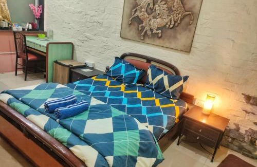 Juhu Casa | Ivory Room - Compact studio
