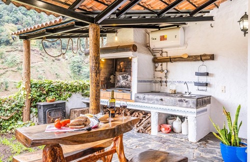 Faial Casa | Ivy Cottage by Madeira Sun Travel