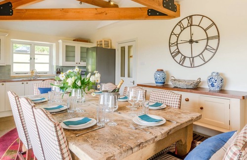 Biddestone Cabaña | Ivy Cottage, Euridge - sleeps 9 guests in 4 bedrooms