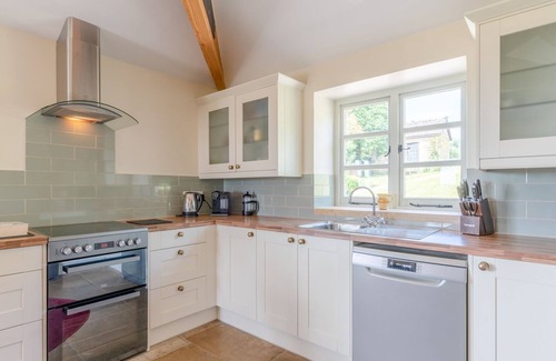 Biddestone Cabaña | Ivy Cottage, Euridge - sleeps 9 guests in 4 bedrooms