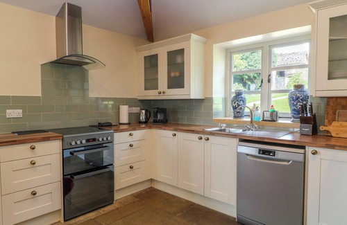 Biddestone Cabaña | IVY COTTAGE, pet friendly, character holiday cottage in Colerne