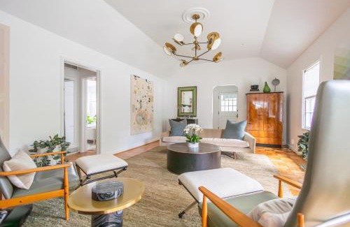 Indianapolis Casa | Ivy Grace - 4 Br, Stylish, Pet-friendly Retreat