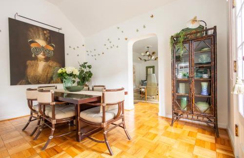 Indianapolis Casa | Ivy Grace - 4 Br, Stylish, Pet-friendly Retreat