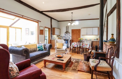 Diss Cabaña | IVY HOUSE BARN, pet friendly, character holiday cottage in Stradbroke