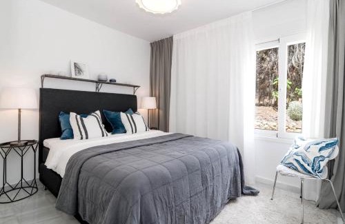 Nueva Andalucia Apartamento | IVY-Modern 3 bedroom apt private garden