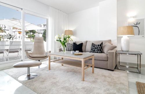 Nueva Andalucia Apartamento | IVY-Modern 3 bedroom apt private garden