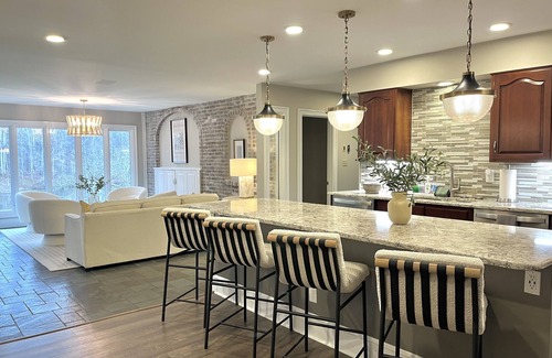 Batesville Casa | Retiro de Ivy Springs. Lago privado, piscina, jacuzzi. Minutos de la ciudad y viñedos.