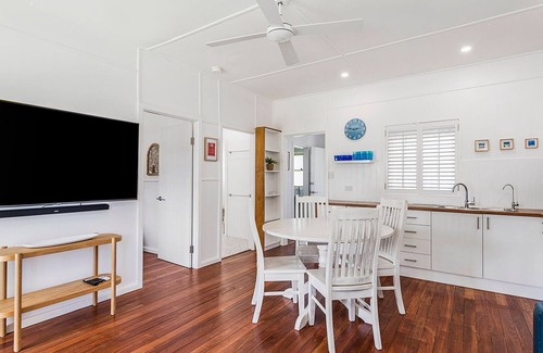 North Haven Casa | Ivy's Beach House - close to beach, wifi available
