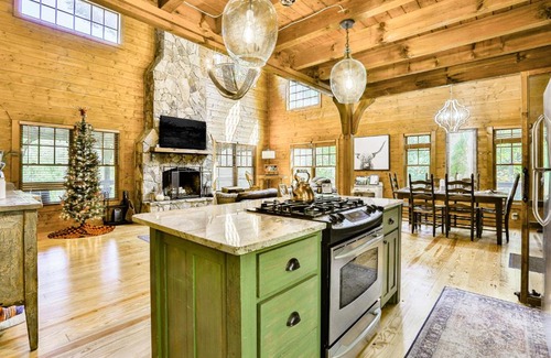 Young Harris Casa | Ivylog Creek Getaway - STR License #00,7980