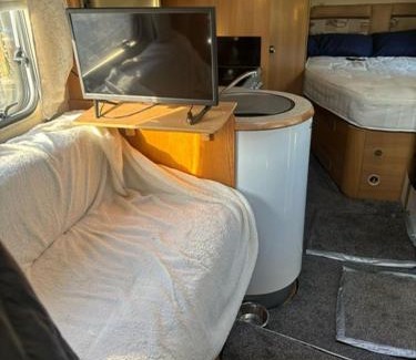 Eastling Otro | Izzie The Glampervan