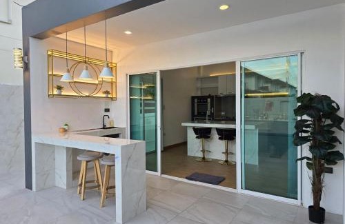 Chatuchak Villa | J-0-Y Modern Design Pool Villa