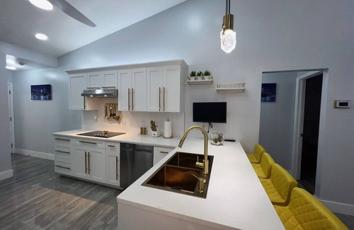Lake Sarasota Casa | J&K Dream Home in Sarasota near of Siesta Key. Enjoy our modern, renovated house