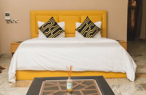 Gwarinpa Estate Hotel | J's Place