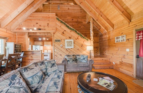 Townsend Cabina | J Willy's Refuge 2 Bedroom Cabin by RedAwning
