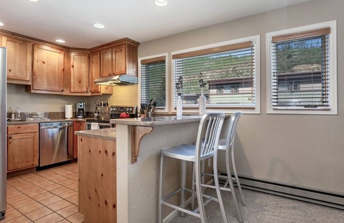Intermountain Condominio | J1 Meadow Creek Miniums 3 Bedroom Condo by RedAwning