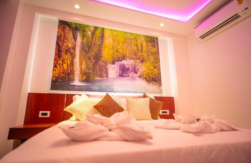 New Delhi Casa | J60 Suites, Ashok Vihar - Near Netaji Subhash Place Metro