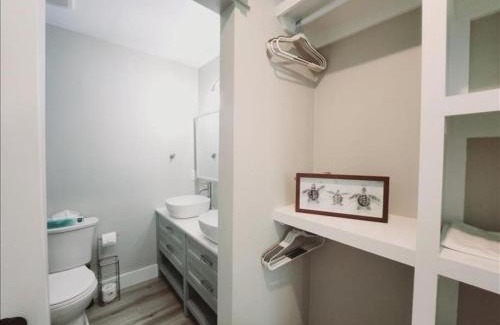 Demere Park Apartamento | J7 completely renovated, 2 pools, pickleball, fishing, fitness center,easy walk to pier