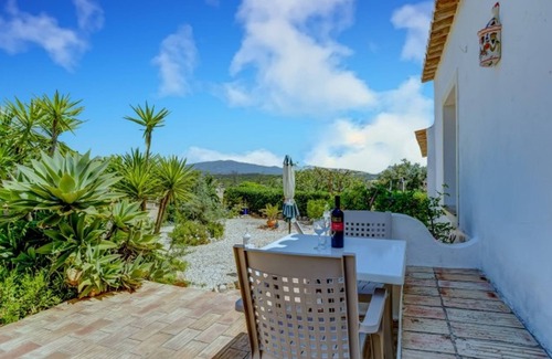 Alcalar Casa | Jacarandá Apartment in Quinta Velha by LovelyStay